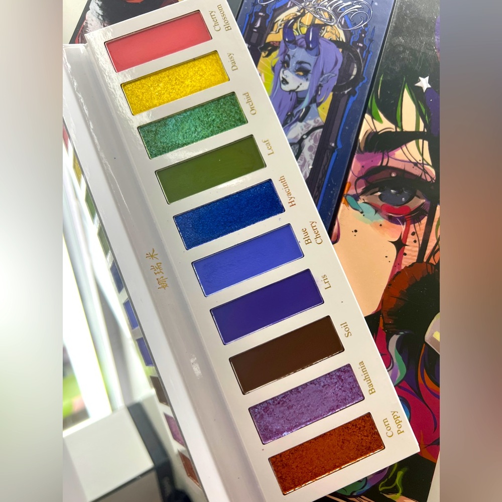 Narimi II limitation edition eyeshadow palette Flower Secret